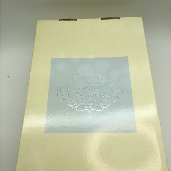 Franklin Mint Princess Diana Doll - Picture 2 of 7